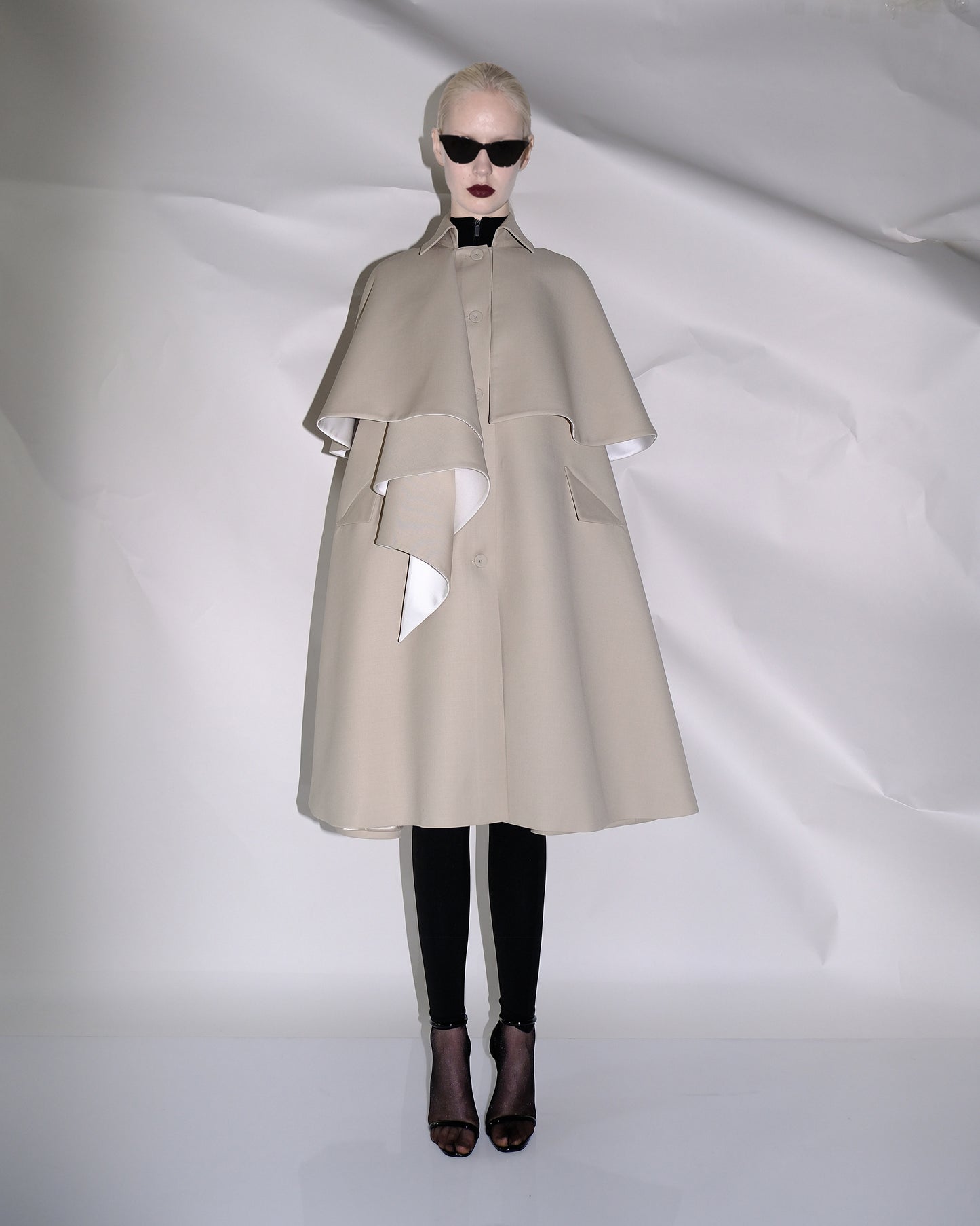 VICKTEERUT Front Pleat Stripe Cape Coat